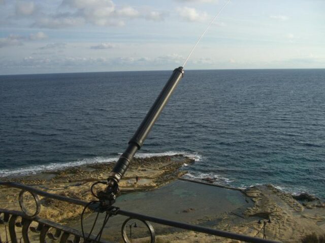 Yaesu ATAS-120A as a base antenna: miracle antenna or compromise solution?